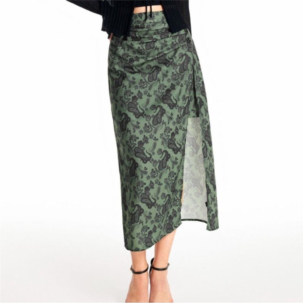 Cider green paisley slit long maxi skirt pleated size large